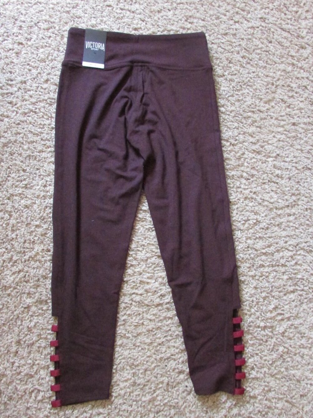 NWT Victoria's Secret Sport Small Capri Leggings Peephole Cuff Sides Red/Black